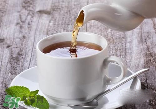 胃脹氣可以喝蜂蜜水嗎？胃脹氣可不可以喝蜂蜜水？