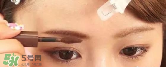 安耐曬安熱沙眉筆怎么用？安耐曬防水液體眉筆色號試色