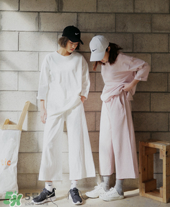 粉色闊腿褲配什么鞋子？粉色闊腿褲搭配鞋子圖片