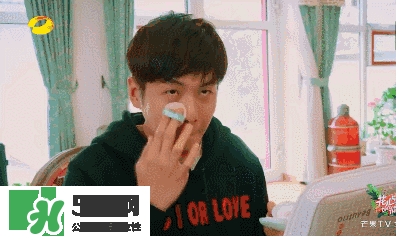 明星愛(ài)用的護(hù)膚品曝光 明星真正在用的護(hù)膚品 明星愛(ài)用的護(hù)膚品曝光 明星真正在用的護(hù)膚品