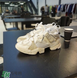 2018vetements reebok pump最新聯(lián)名運(yùn)動(dòng)鞋什么樣_好看嗎？