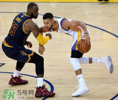 under armour curry4怎么樣？庫里第四代簽名鞋總決賽戰(zhàn)靴細節(jié)諜照