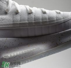 under armour curry4怎么樣？庫里第四代簽名鞋總決賽戰(zhàn)靴細節(jié)諜照