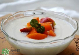 油桃和酸奶能一起吃嗎？油桃能和酸奶一起吃嗎？