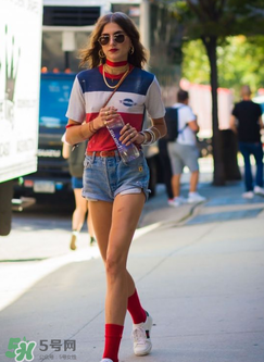 上身胖的人適合穿什么衣服？上身胖下身瘦的人穿衣技巧