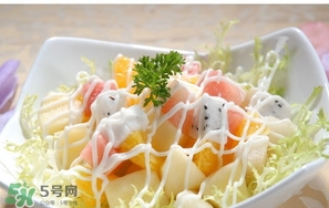 水果沙拉放酸奶還是沙拉醬好？蔬菜沙拉用什么沙拉醬？