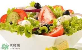 水果沙拉放酸奶還是沙拉醬好？蔬菜沙拉用什么沙拉醬？