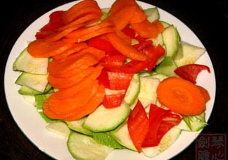 西葫蘆和胡蘿卜能一起吃？西葫蘆能和胡蘿卜一起吃嗎？