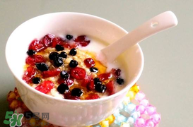 藍莓和牛奶可以一起吃嗎？吃完藍莓可以喝牛奶嗎？