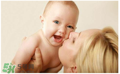 夏季寶寶長(zhǎng)痱子怎么辦？怎么預(yù)防寶寶長(zhǎng)痱子？