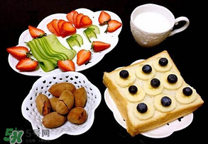 藍(lán)莓和香蕉能一起吃嗎？藍(lán)莓可以和香蕉榨汁嗎？