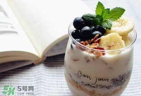 藍(lán)莓和香蕉能一起吃嗎？藍(lán)莓可以和香蕉榨汁嗎？