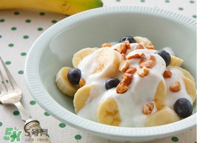 藍(lán)莓和香蕉能一起吃嗎？藍(lán)莓可以和香蕉榨汁嗎？