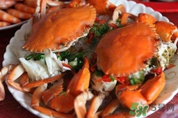 吃螃蟹可以喝牛奶嗎？吃螃蟹能喝酸奶嗎？