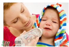 兒童不愛喝水的壞處 夏天寶寶不愛喝水怎么辦？