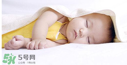 夏天寶寶需要穿襪子睡覺(jué)嗎？寶寶夏天睡覺(jué)要穿襪子嗎？