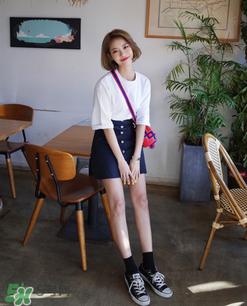 牛仔半裙配什么上衣？牛仔半裙搭配圖片