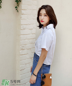 牛仔半裙配什么上衣？牛仔半裙搭配圖片