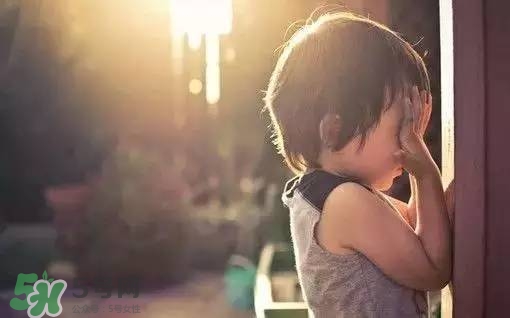 孩子不自信怎么辦？怎樣讓孩子自信大膽？