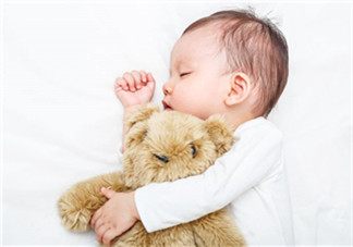 夏天寶寶需要穿襪子睡覺嗎？寶寶夏天睡覺要穿襪子嗎？