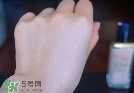 雅詩(shī)蘭黛沁水粉底液色號(hào)選擇 雅詩(shī)蘭黛沁水粉底液試色 雅詩(shī)蘭黛沁水粉底液色號(hào)選擇 雅詩(shī)蘭黛沁水粉底液試色