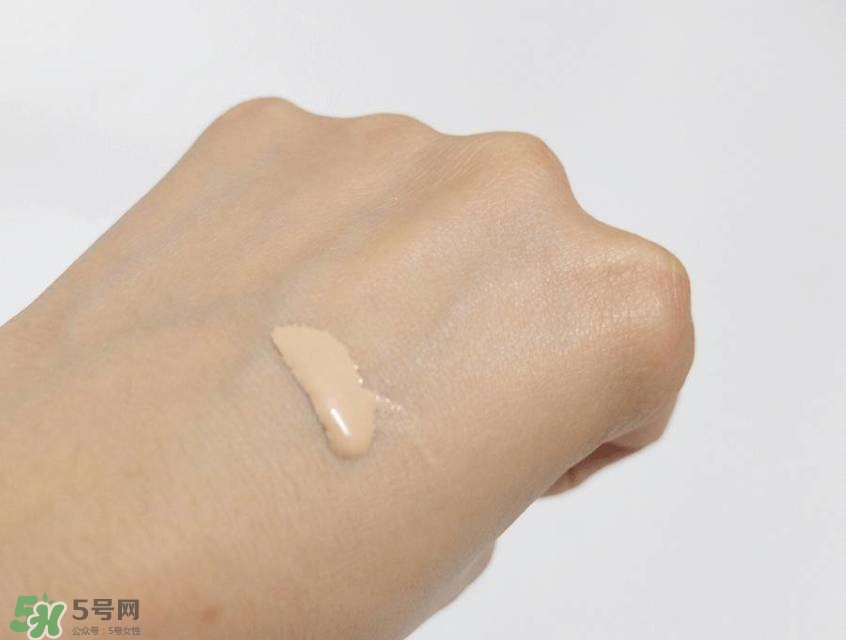 油痘皮用什么粉底液好 適合油痘皮的粉底液 油痘皮用什么粉底液好 適合油痘皮的粉底液