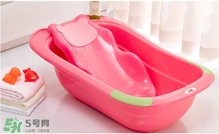 嬰兒浴盆什么樣子的好？嬰兒浴盆常見款式介紹