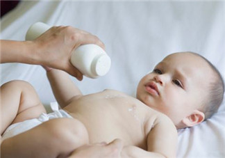 爽身粉對痱子有用嗎？爽身粉能預防痱子嗎？