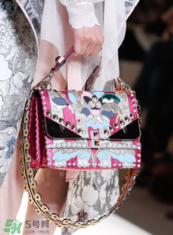 fendi kan i尺寸多大？芬迪kan i包包尺寸介紹