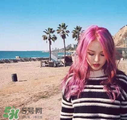 夏天頭發(fā)染什么顏色好看 夏天染什么顏色的頭發(fā)好看 夏天頭發(fā)染什么顏色好看 夏天染什么顏色的頭發(fā)好看