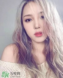 夏天頭發(fā)染什么顏色好看 夏天染什么顏色的頭發(fā)好看 夏天頭發(fā)染什么顏色好看 夏天染什么顏色的頭發(fā)好看