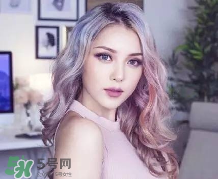 夏天頭發(fā)染什么顏色好看 夏天染什么顏色的頭發(fā)好看 夏天頭發(fā)染什么顏色好看 夏天染什么顏色的頭發(fā)好看