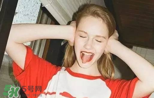 夏天頭發(fā)染什么顏色好看 夏天染什么顏色的頭發(fā)好看 夏天頭發(fā)染什么顏色好看 夏天染什么顏色的頭發(fā)好看