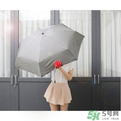 黑檸檬和蕉下哪個好？黑檸檬和蕉下太陽傘對比