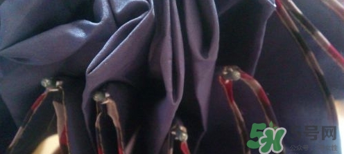 蕉下太陽傘怎么收？蕉下小黑傘太陽傘怎么打開？