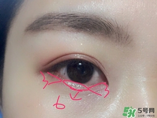 愛麗小屋櫻花眼影畫法 愛麗小屋櫻花眼影盤教程 愛麗小屋櫻花眼影畫法 愛麗小屋櫻花眼影盤教程