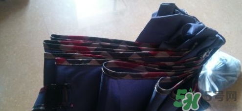 蕉下太陽傘怎么收？蕉下小黑傘太陽傘怎么打開？