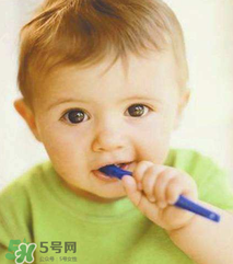 寶寶牙膏含氟好不好？寶寶能用含氟的牙膏嗎？