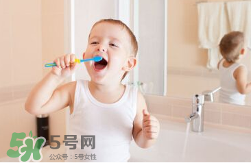 寶寶牙膏含氟好不好？寶寶能用含氟的牙膏嗎？