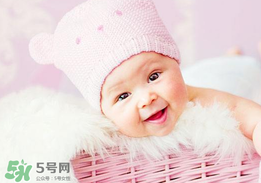 哄寶寶睡覺(jué)可以搖晃嗎？哄寶寶睡覺(jué)搖晃有害嗎？