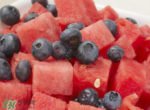 藍(lán)莓和西瓜能一起吃嗎？藍(lán)莓和西瓜一起榨汁嗎？