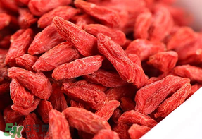 楊梅酒可以放枸杞嗎？楊梅酒里面可以加枸杞嗎？