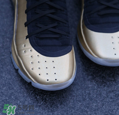 under armour curry4 parade怎么樣？庫里第四代戰(zhàn)靴金屬色細(xì)節(jié)照片