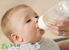 奶粉斷貨可以用別的奶代替一天嗎？奶粉斷貨注意事項