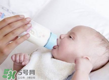 奶粉斷貨可以用別的奶代替一天嗎？奶粉斷貨注意事項