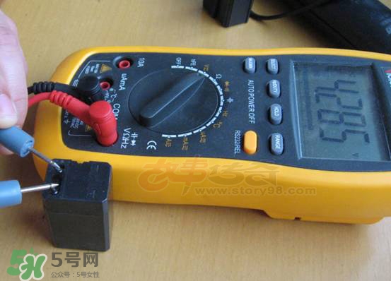 電蚊拍充不進(jìn)電怎么回事？電蚊拍充不了電怎么辦？