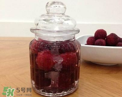 楊梅酒不能和什么一起吃？喝楊梅酒的禁忌