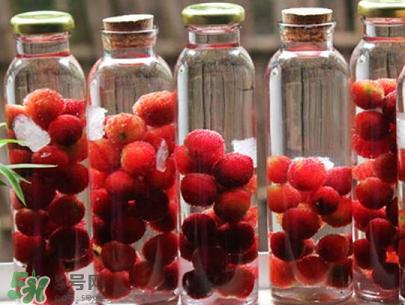 楊梅酒不能和什么一起吃？喝楊梅酒的禁忌