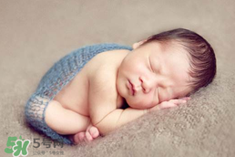 早產(chǎn)兒幾個月可以添加輔食？早產(chǎn)兒添加輔食需要延遲嗎？