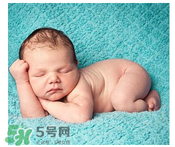 早產(chǎn)兒奶粉吃到什么時(shí)候？早產(chǎn)兒奶粉吃多久？